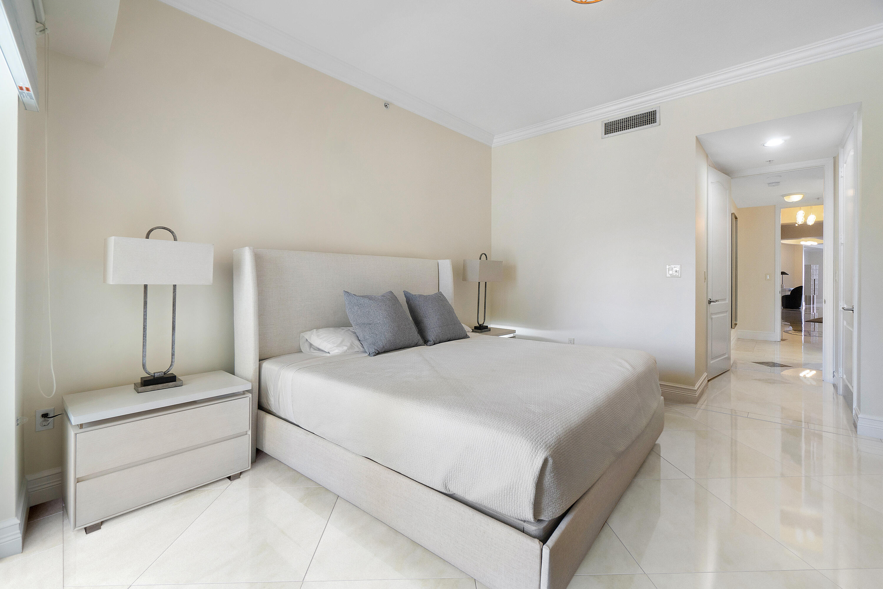 201 S Narcissus Avenue 605