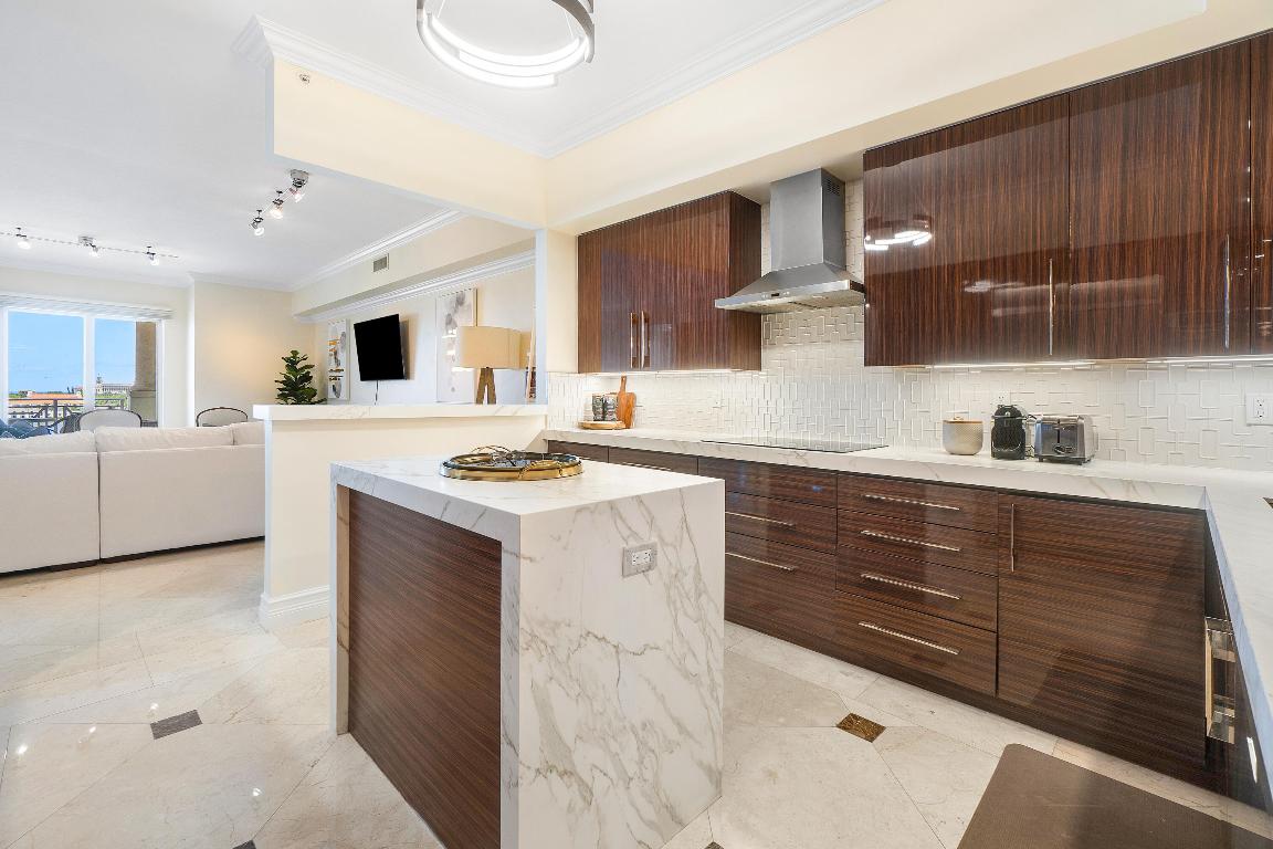 201 S Narcissus Avenue 605