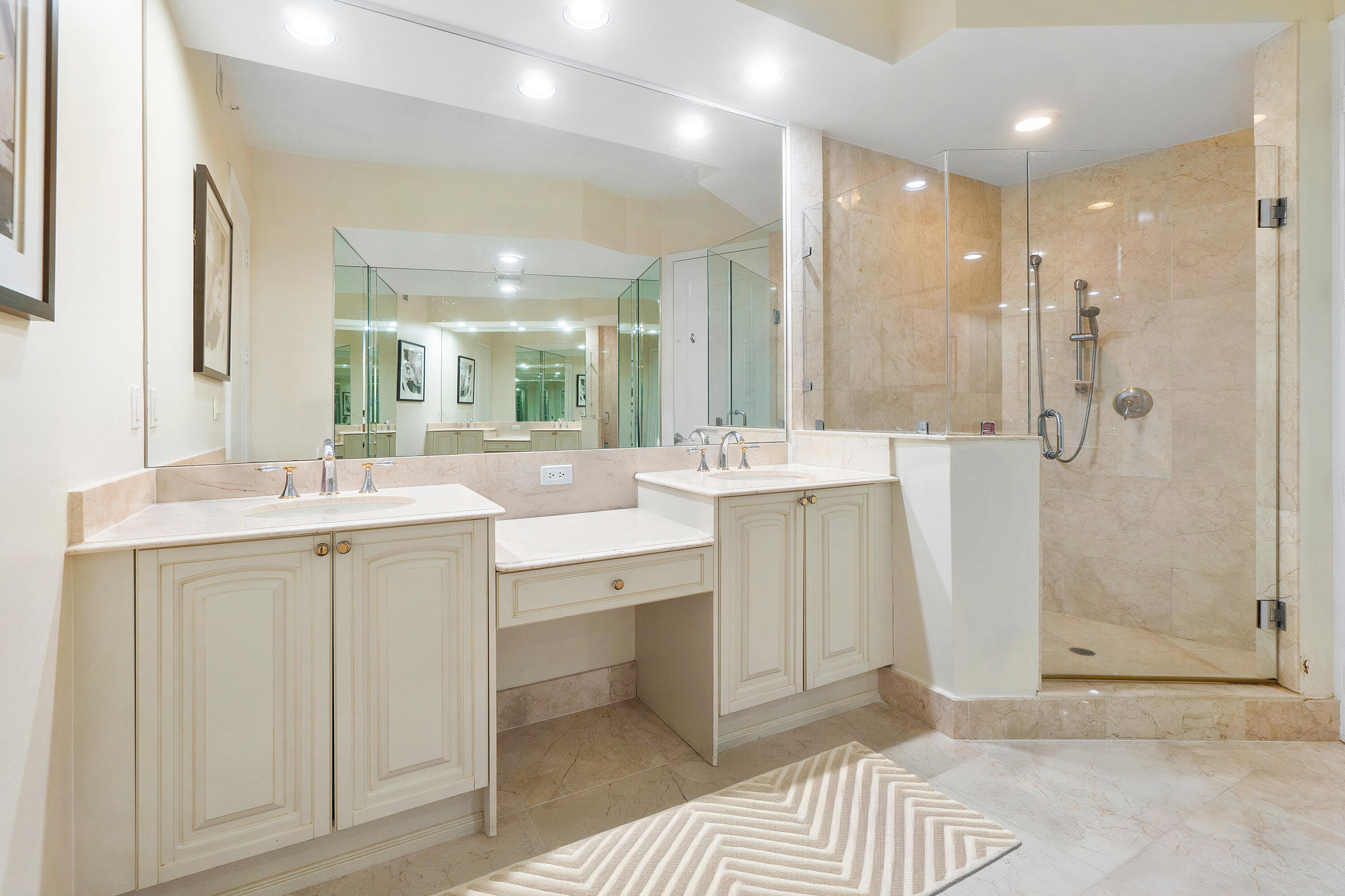 201 S Narcissus Avenue 605