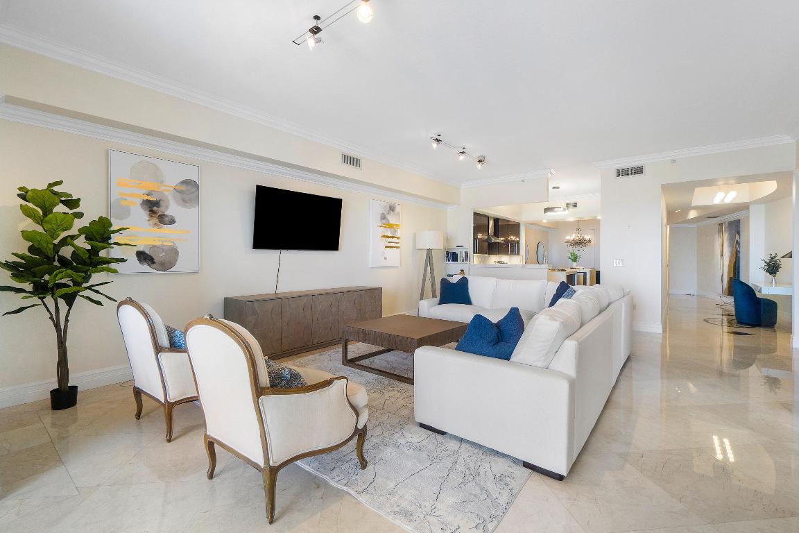 201 S Narcissus Avenue 605