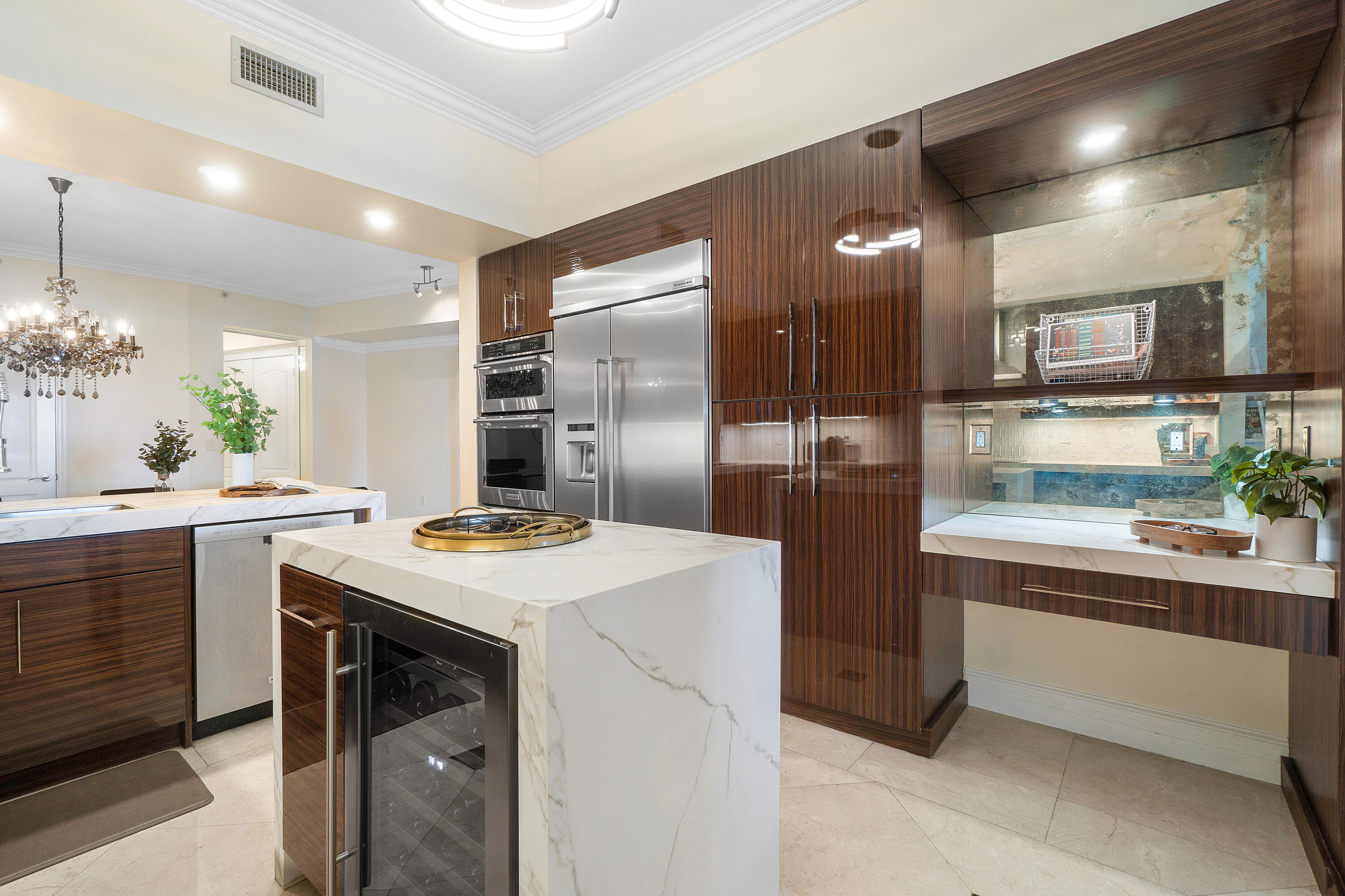 201 S Narcissus Avenue 605