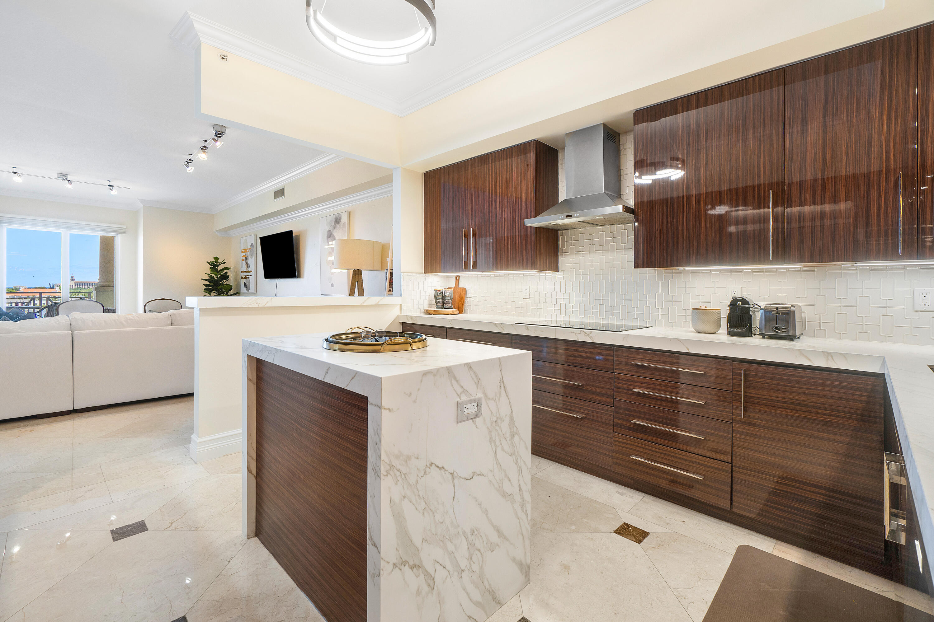 201 S Narcissus Avenue 605