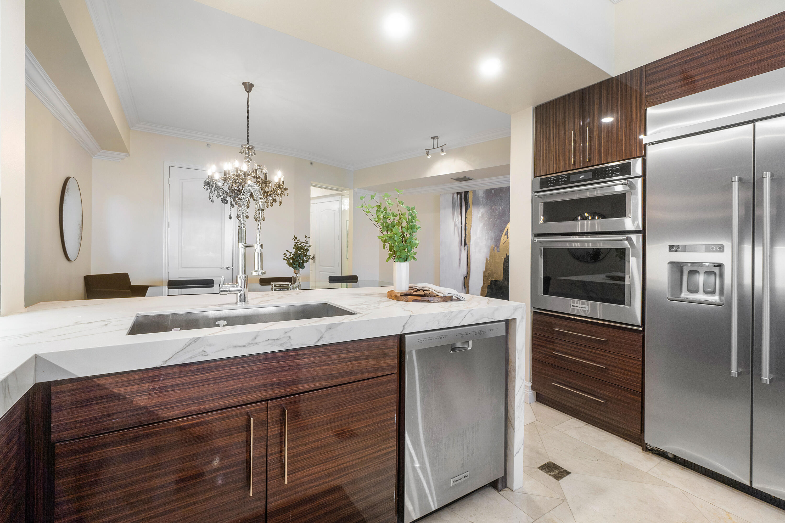 201 S Narcissus Avenue 605