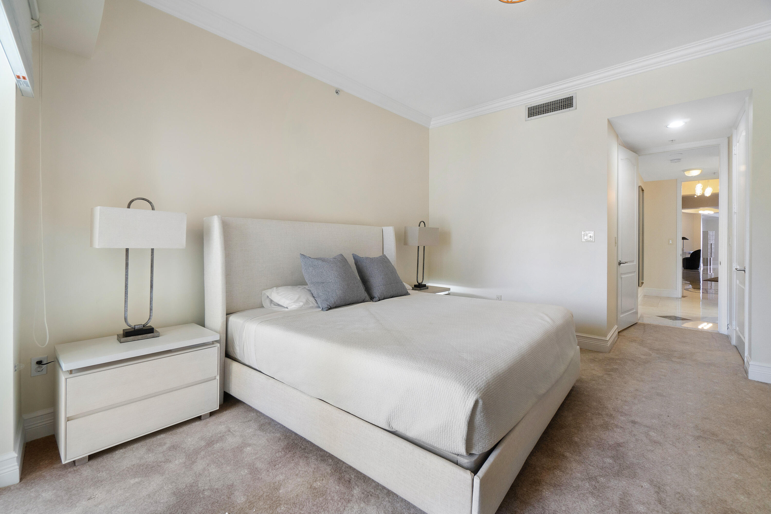 201 S Narcissus Avenue 605