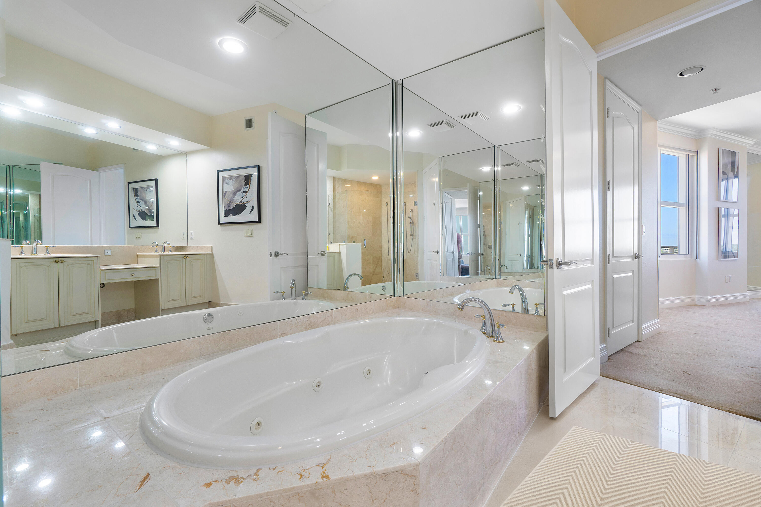 201 S Narcissus Avenue 605