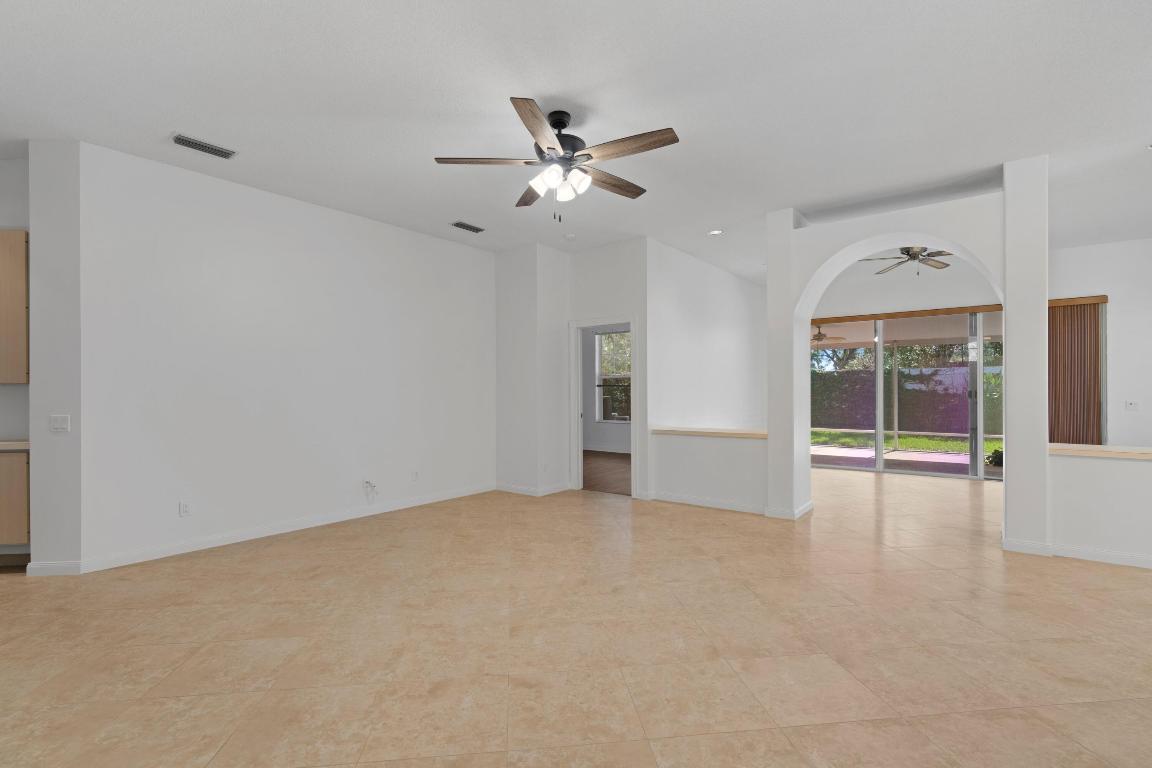 7469 SE Marsh Fern Lane