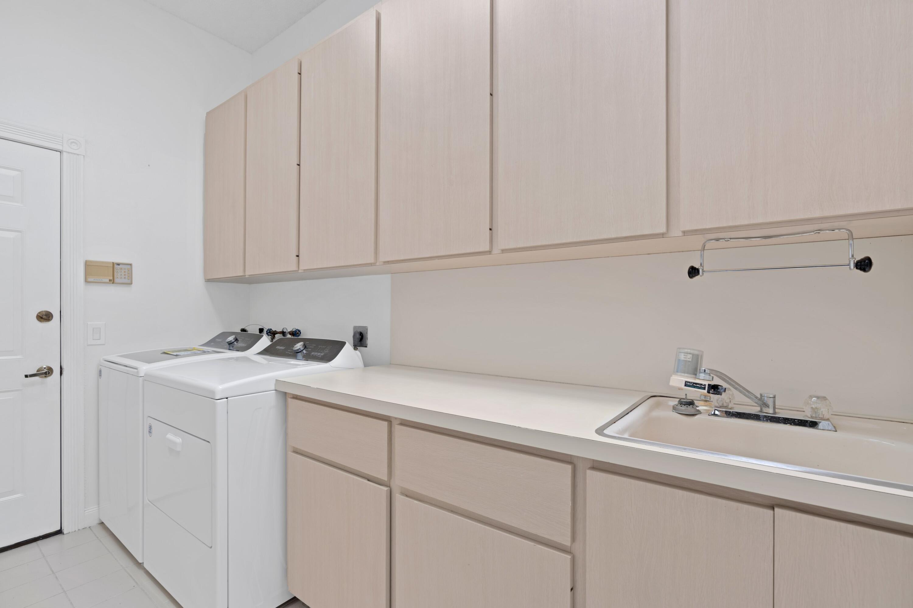 7469 SE Marsh Fern Lane