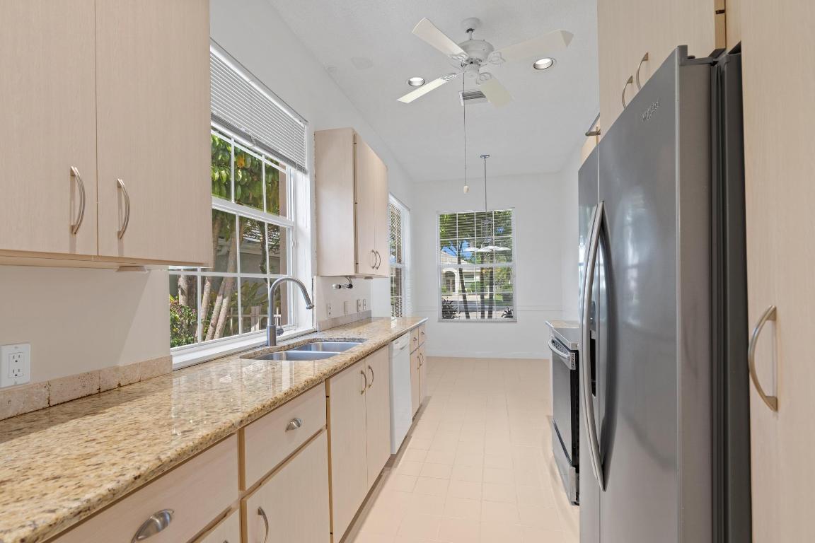 7469 SE Marsh Fern Lane