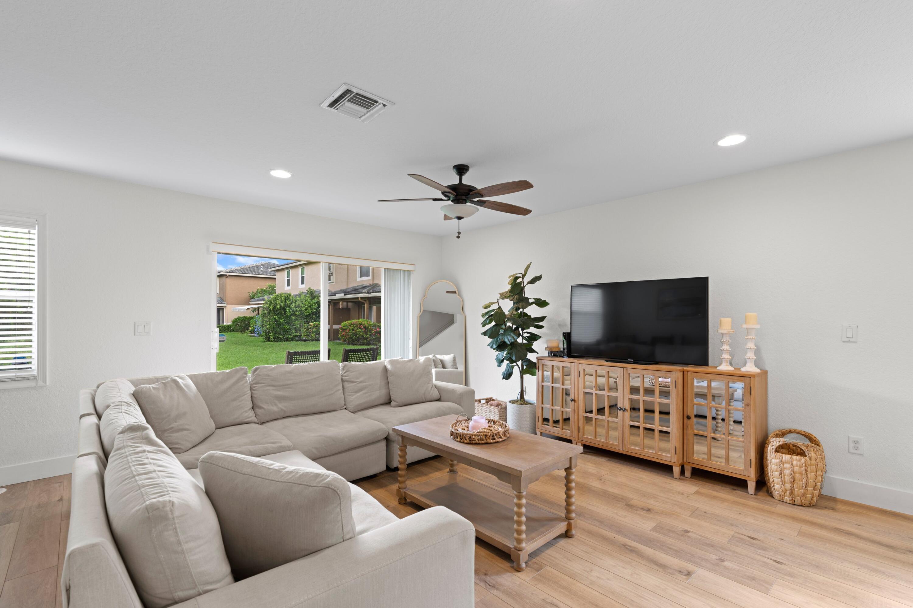 2970 SE Lexington Lakes Drive 2970