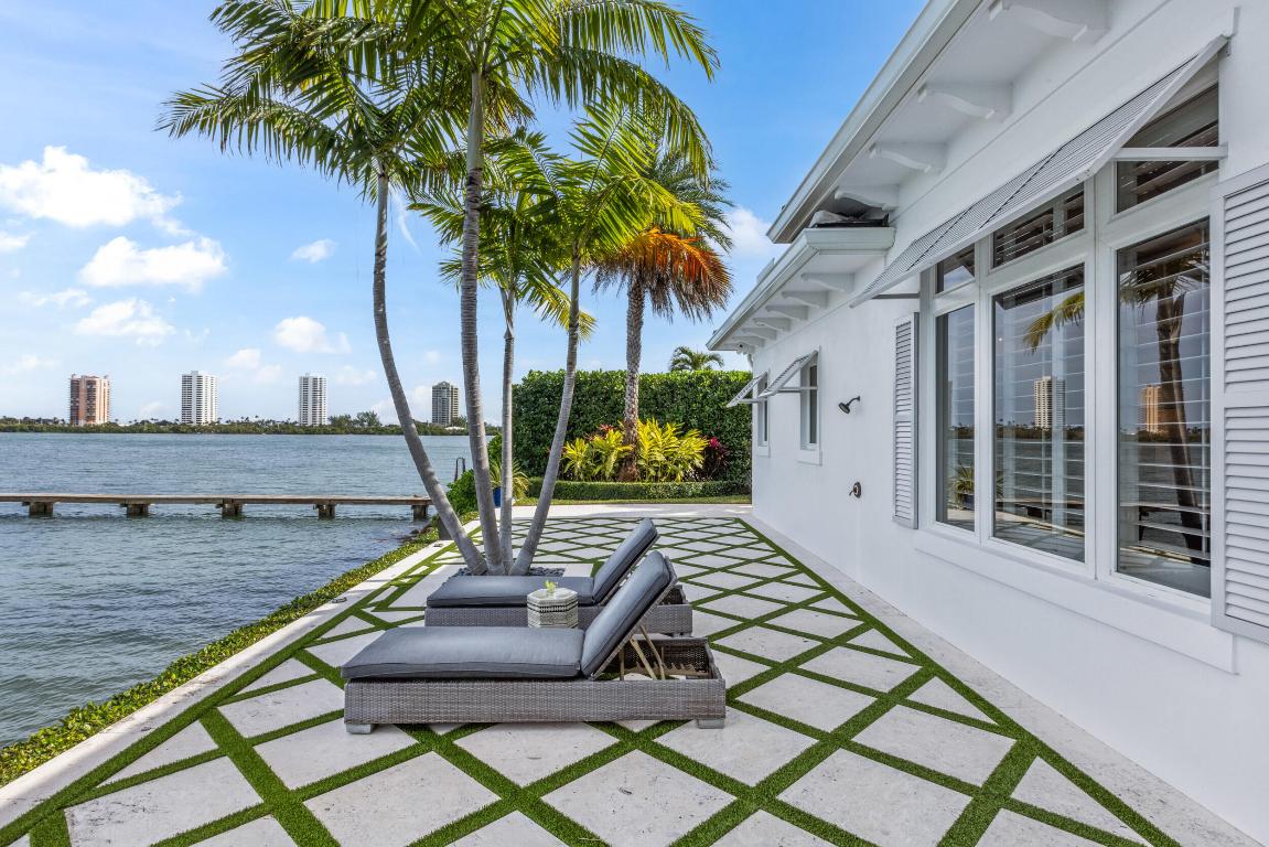 1030 Pine Point Road