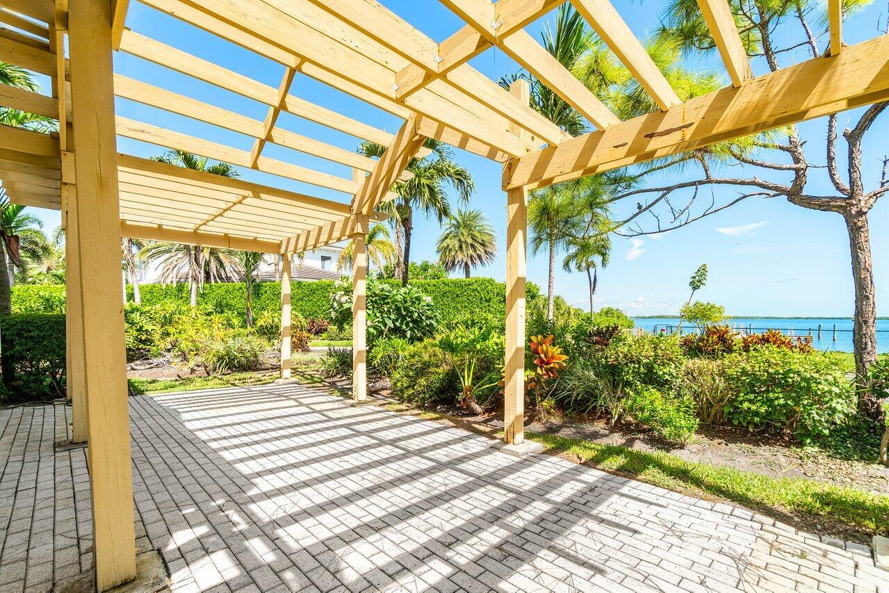 1031 Pine Point Road