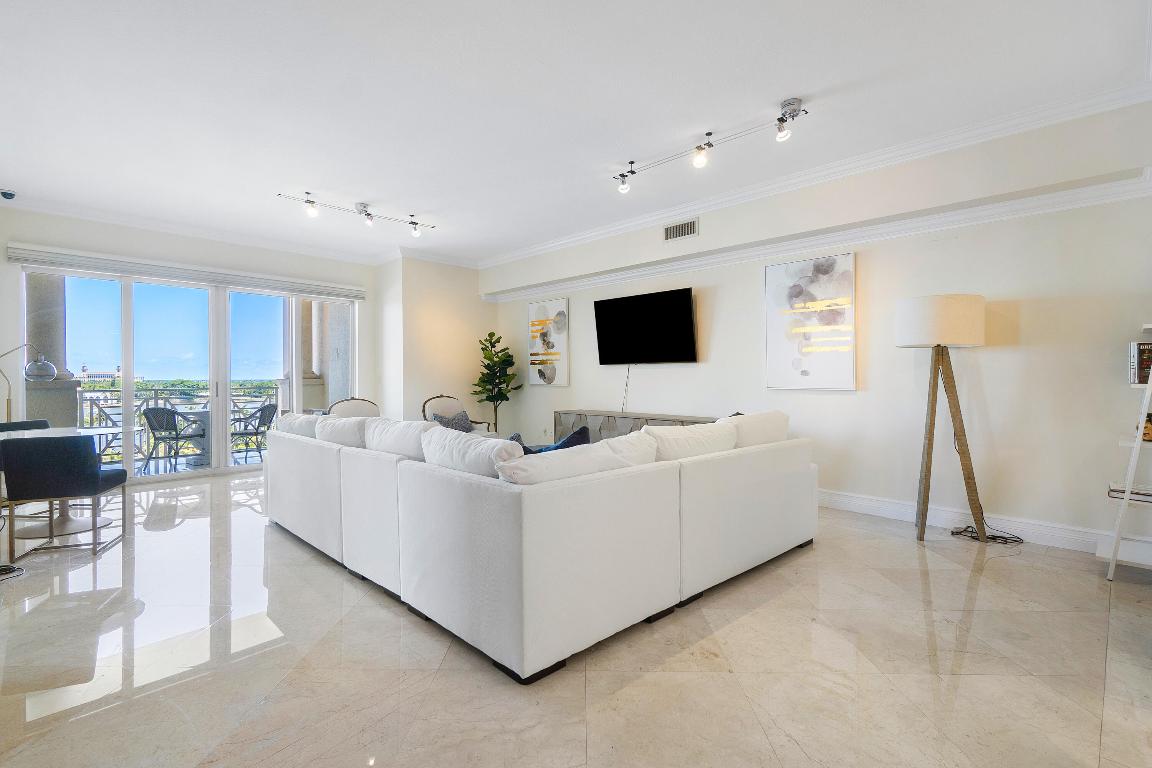 201 S Narcissus Avenue 605