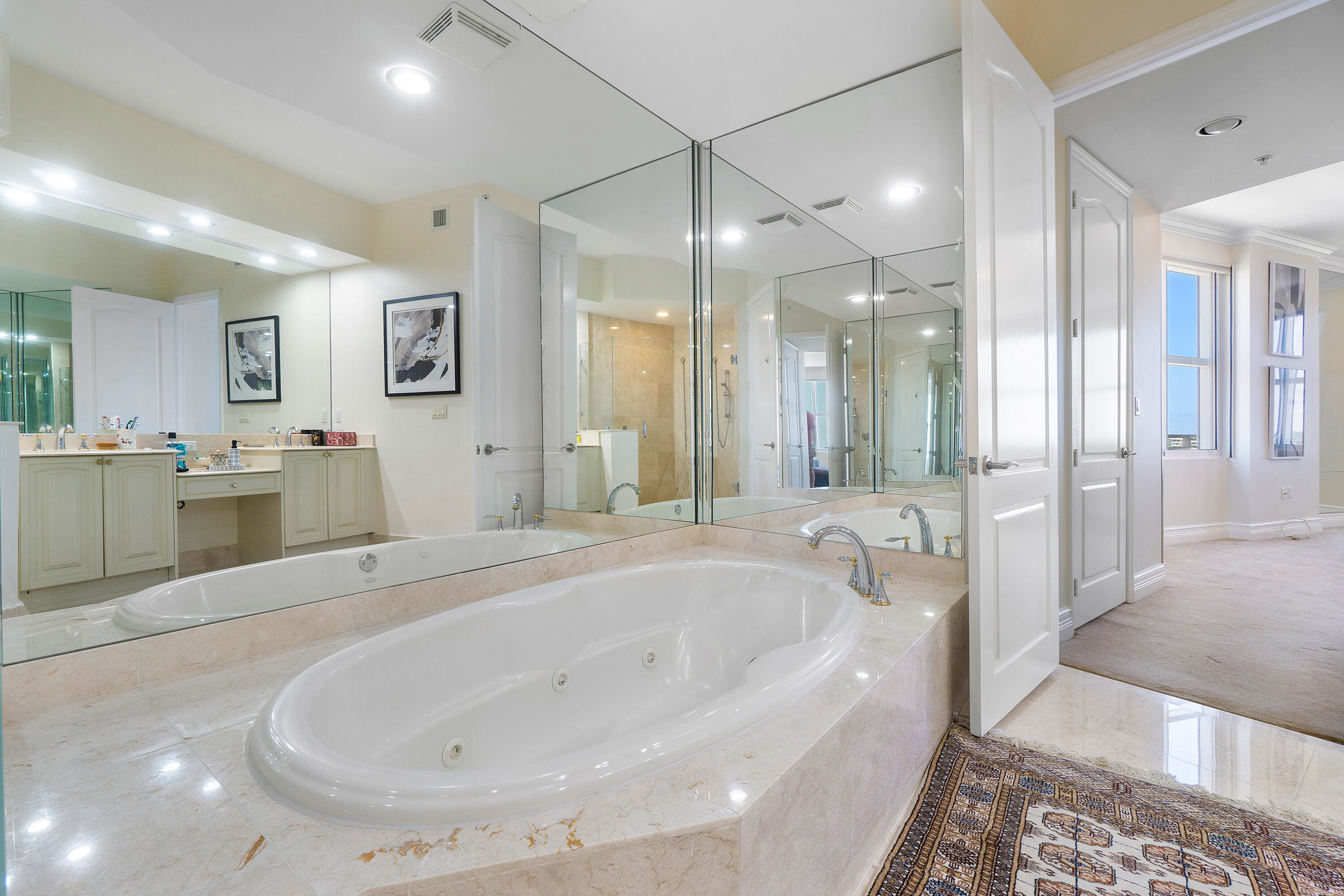 201 S Narcissus Avenue 605