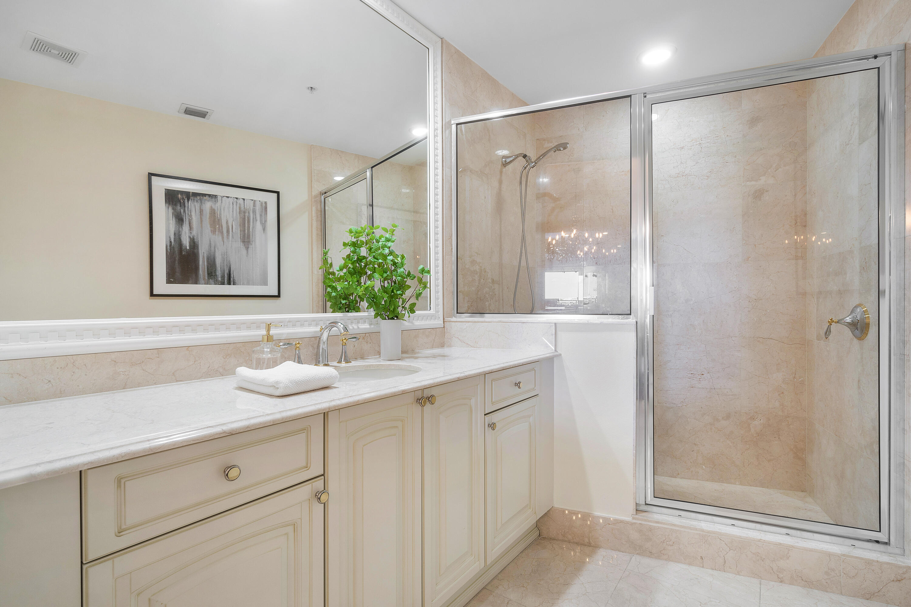 201 S Narcissus Avenue 605