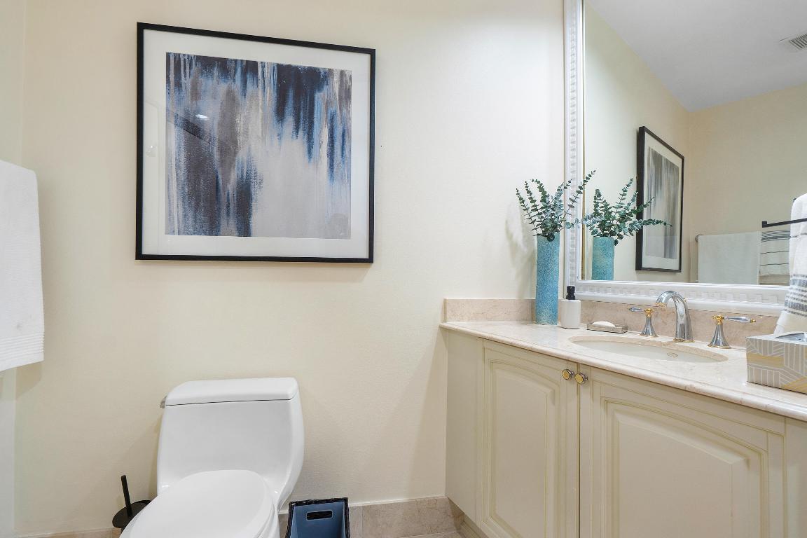 201 S Narcissus Avenue 605