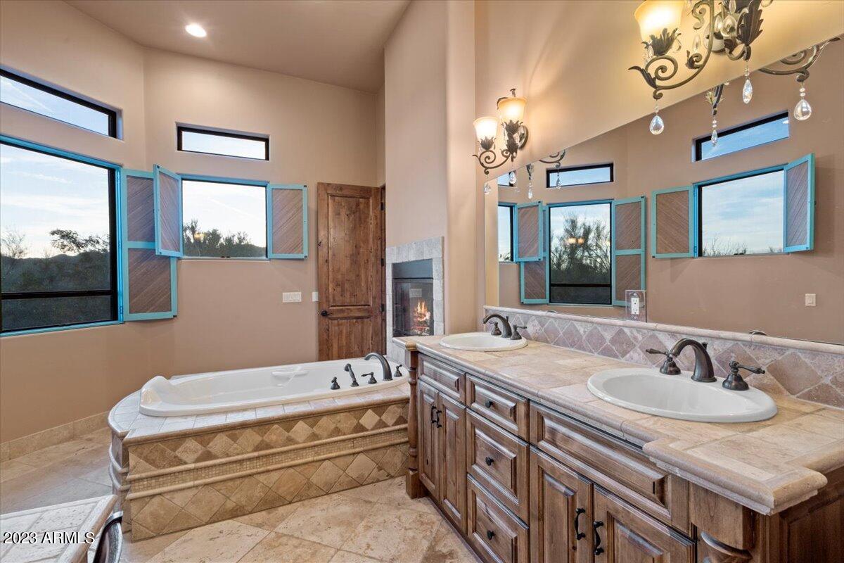 5570 E FAIRWAY Trail