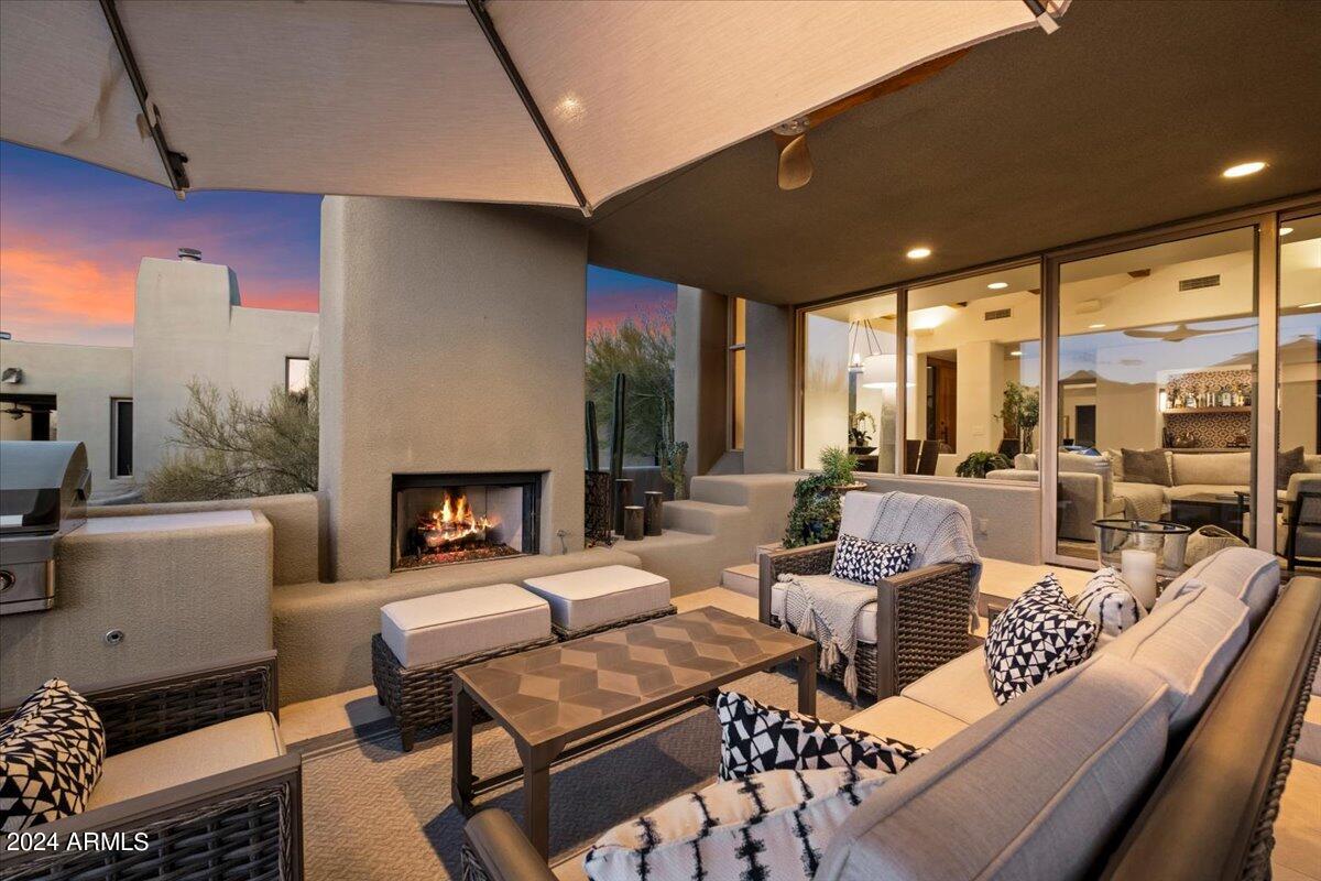 10015 E Graythron Drive