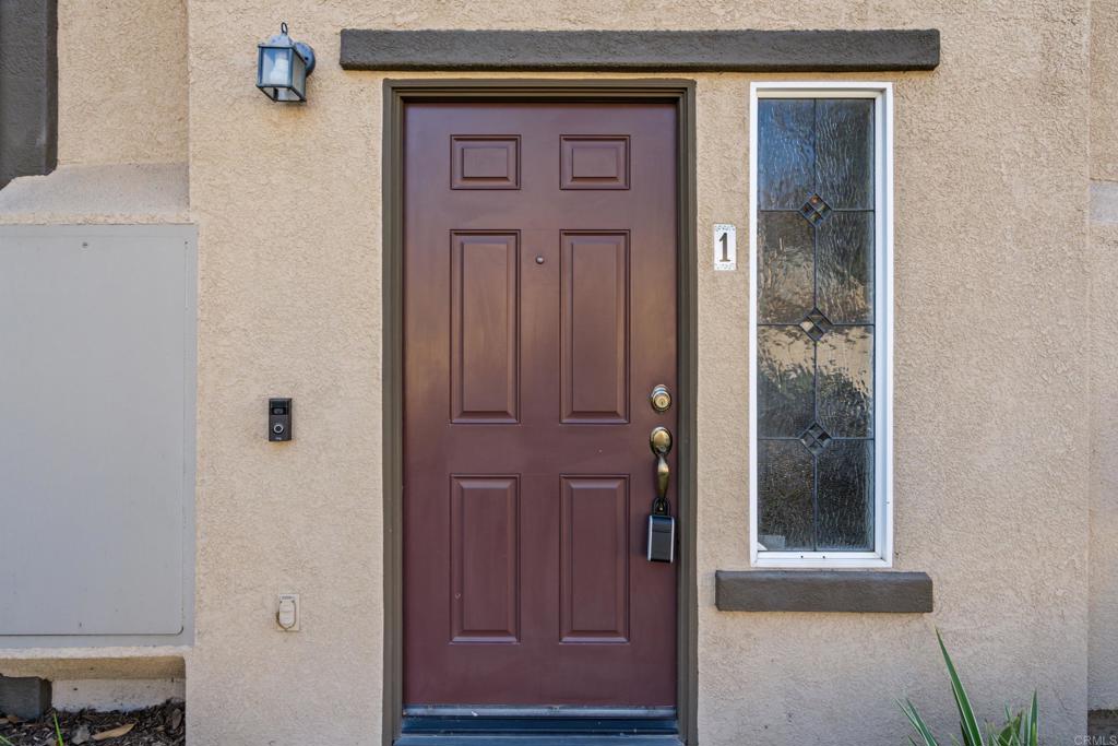 6349 Avenida de las Vistas 1