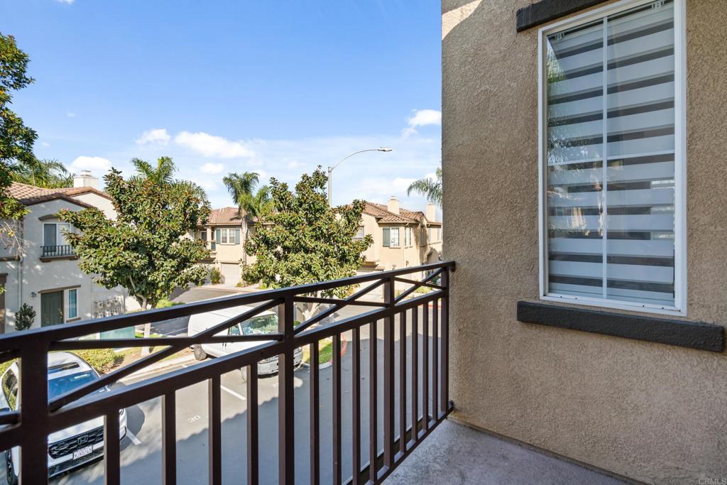 6349 Avenida de las Vistas 1