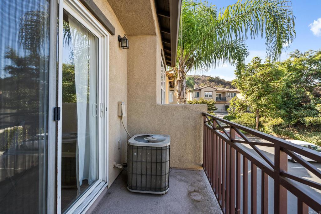 6349 Avenida de las Vistas 1