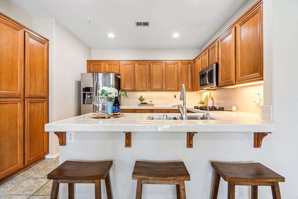 6349 Avenida de las Vistas 1