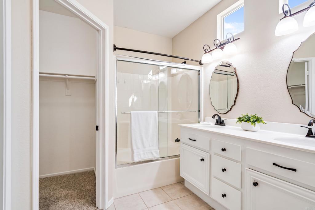 6349 Avenida de las Vistas 1