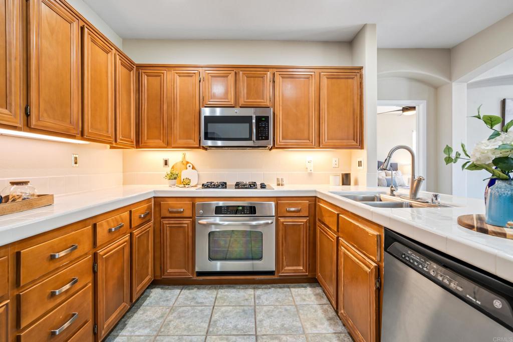 6349 Avenida de las Vistas 1