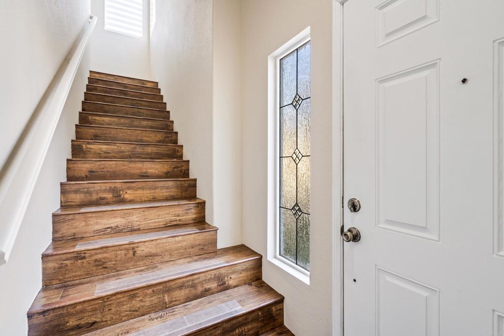 6349 Avenida de las Vistas 1