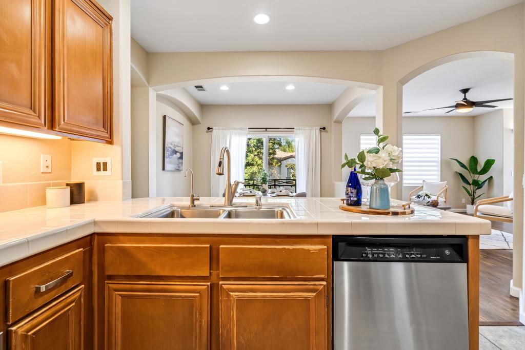 6349 Avenida de las Vistas 1