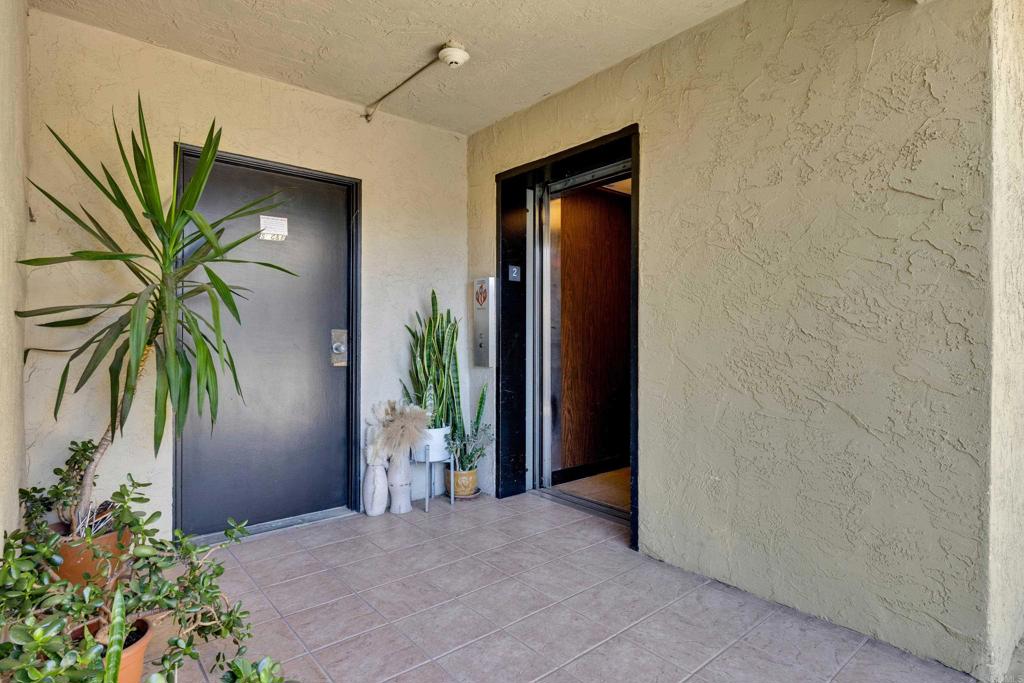 3535 Monroe Avenue 23