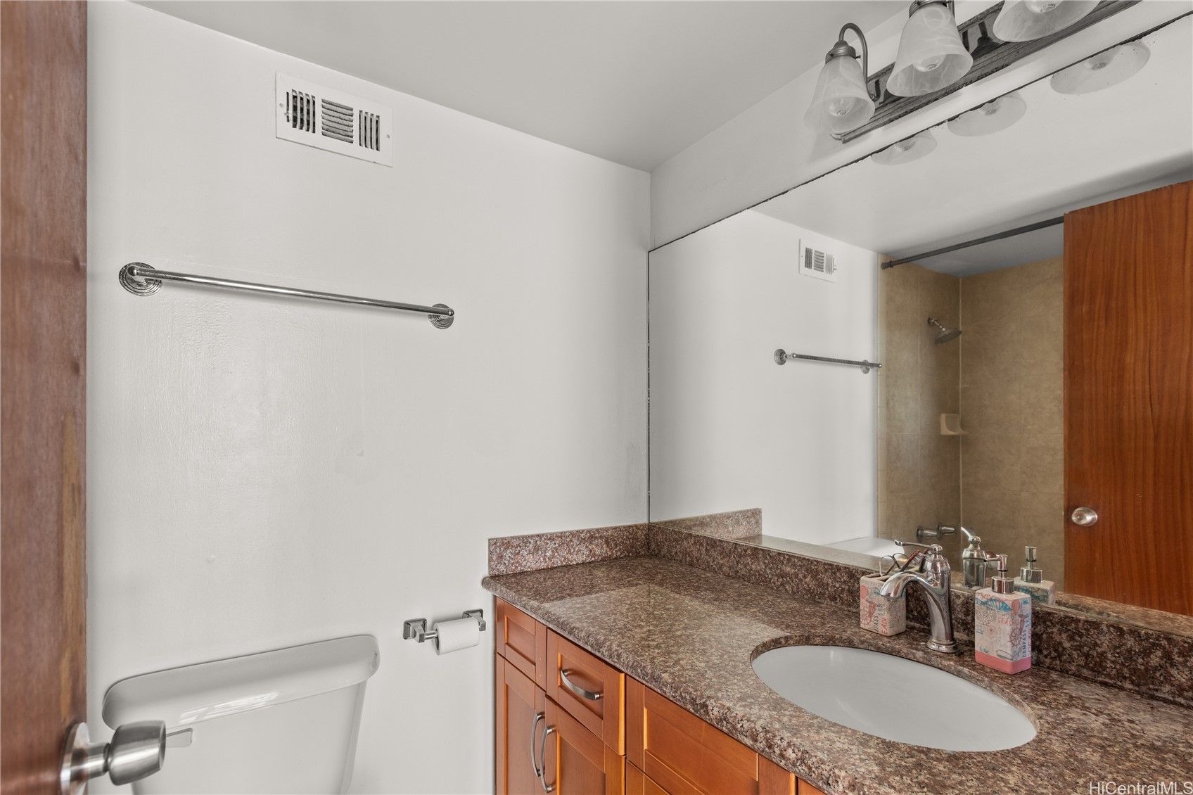 1069 Spencer Street 101