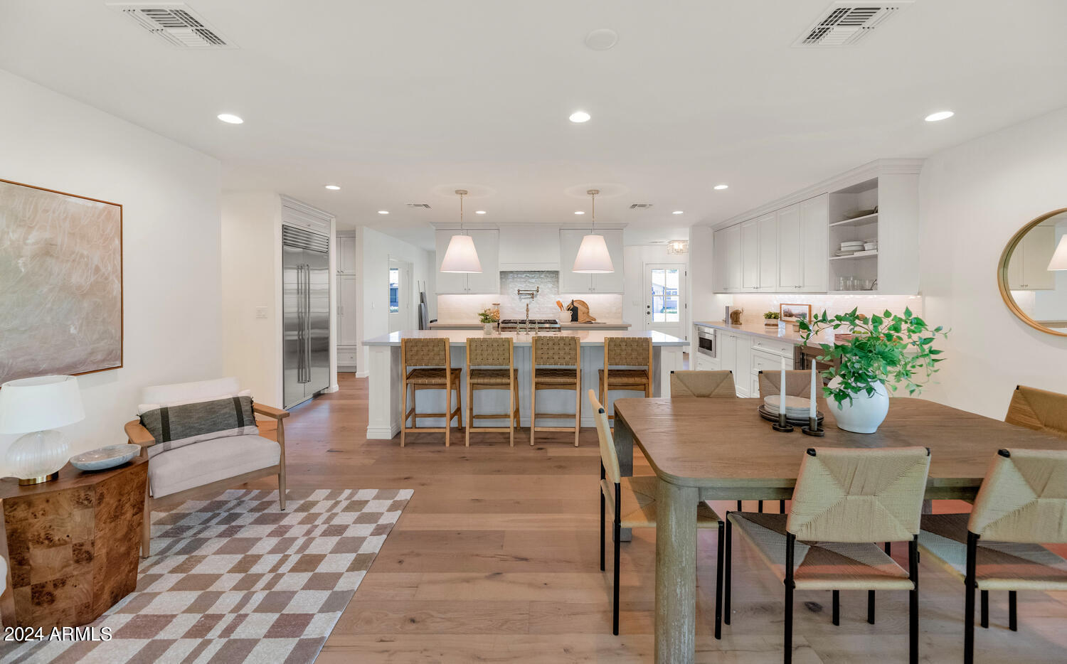 4048 E COOLIDGE Street