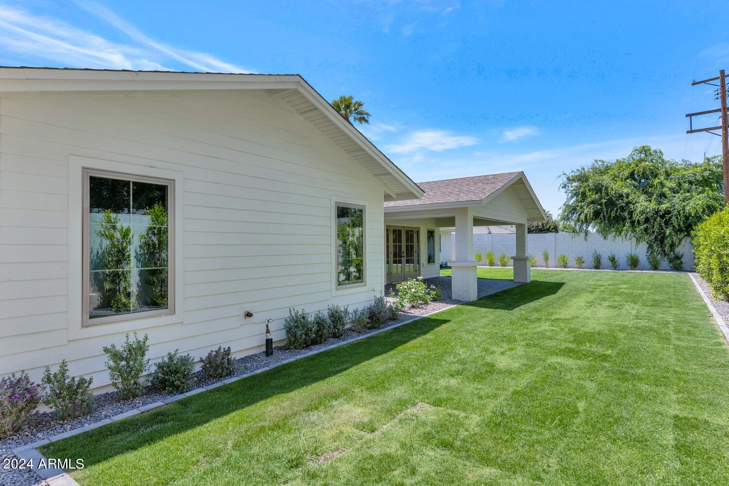 4048 E COOLIDGE Street