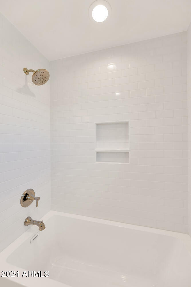 4048 E COOLIDGE Street