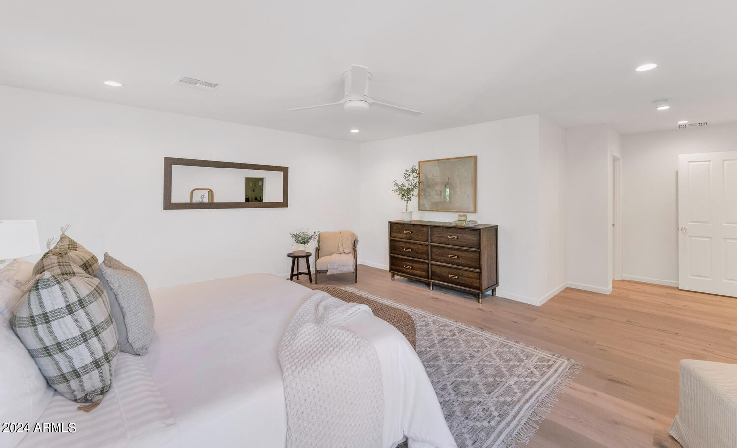 4048 E COOLIDGE Street