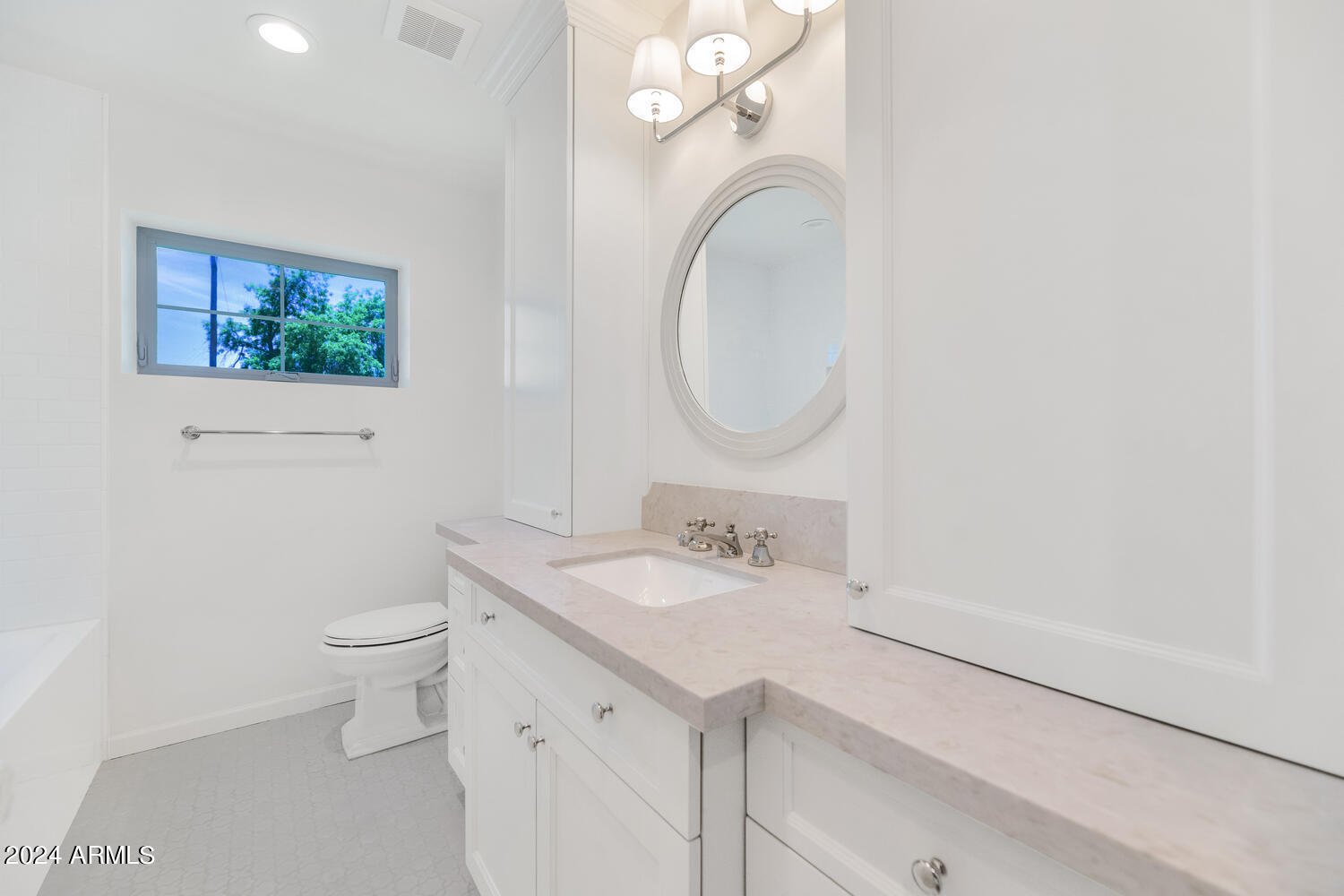 4048 E COOLIDGE Street