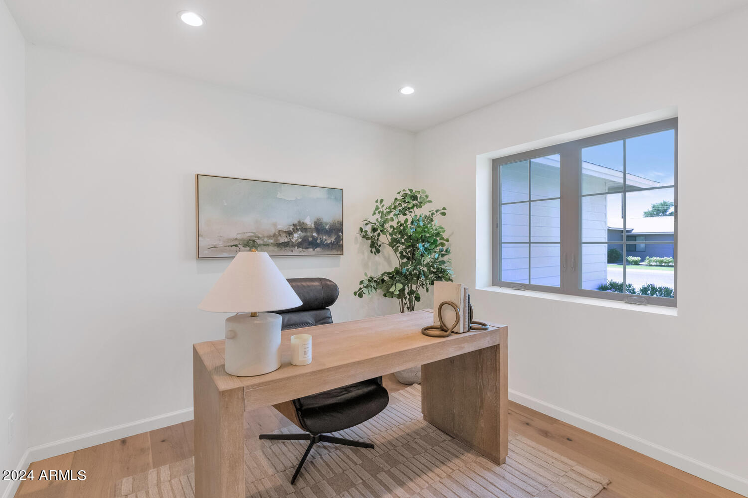 4048 E COOLIDGE Street