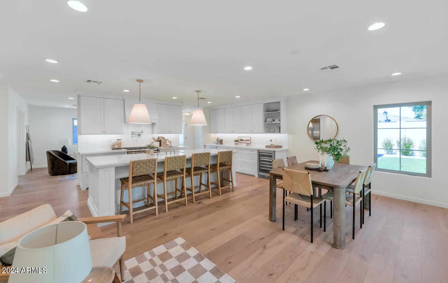 4048 E COOLIDGE Street