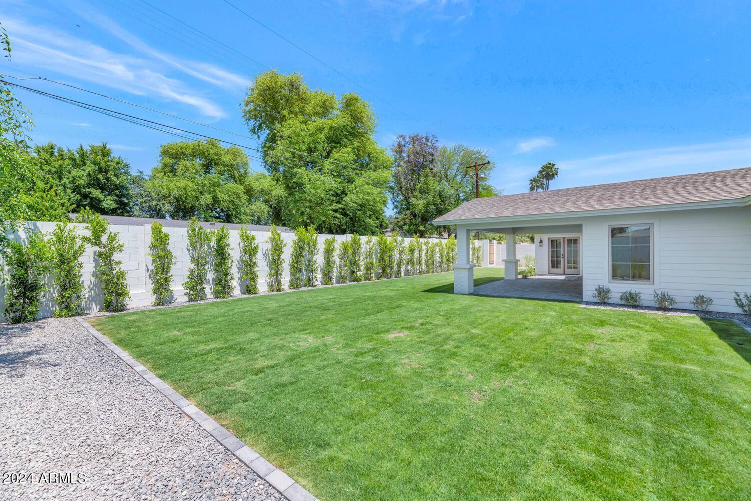 4048 E COOLIDGE Street