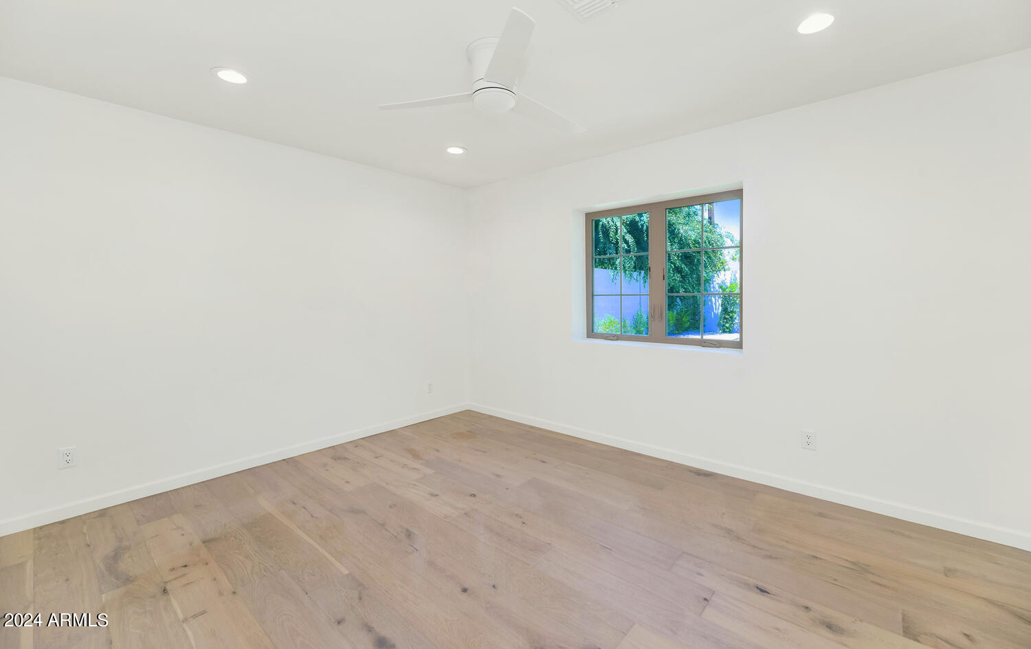 4048 E COOLIDGE Street