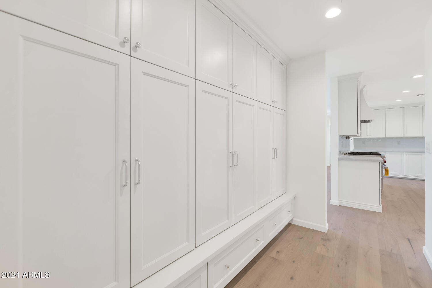 4048 E COOLIDGE Street