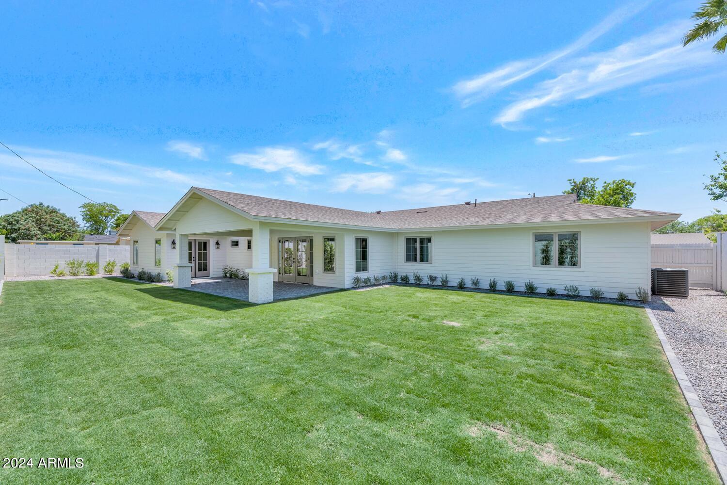 4048 E COOLIDGE Street