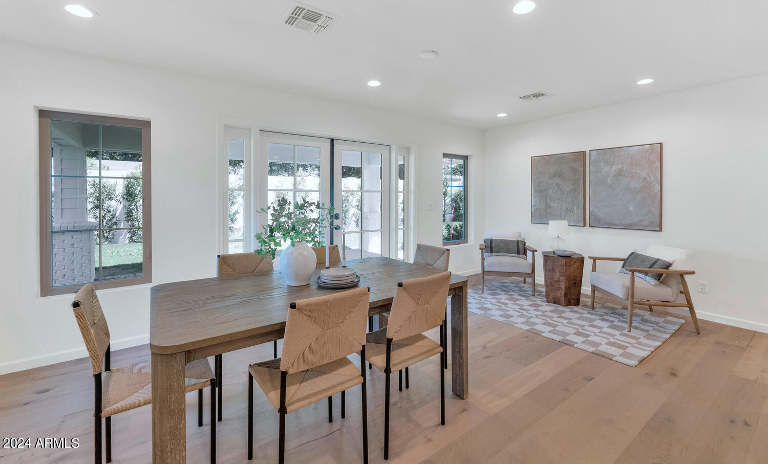 4048 E COOLIDGE Street