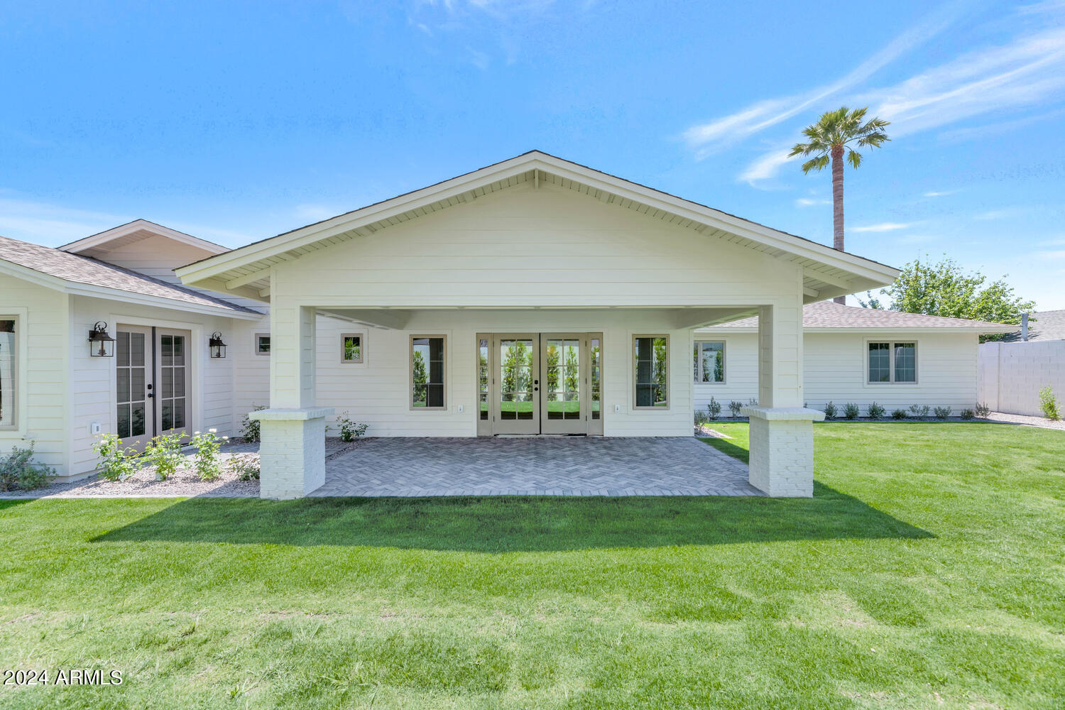 4048 E COOLIDGE Street