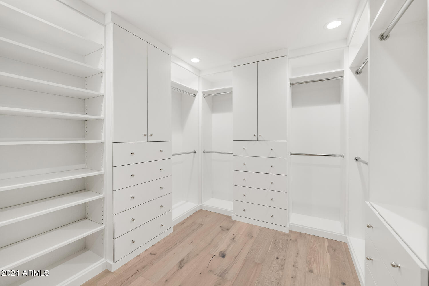 4048 E COOLIDGE Street