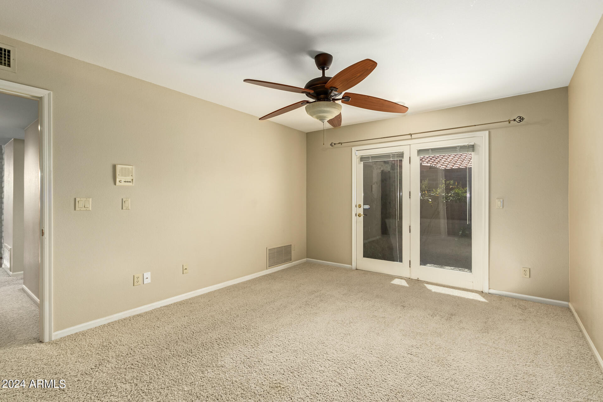 21 W ROYAL PALM Road