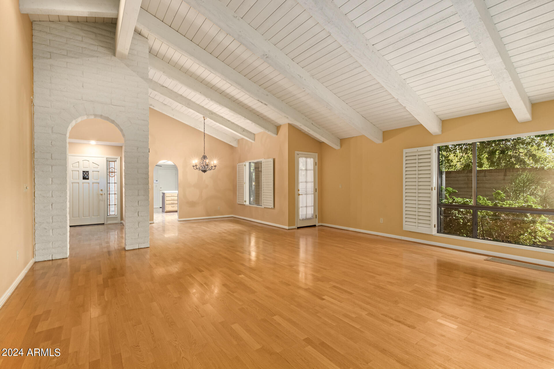 21 W ROYAL PALM Road