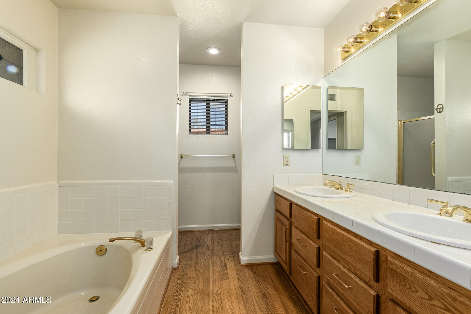 21 W ROYAL PALM Road