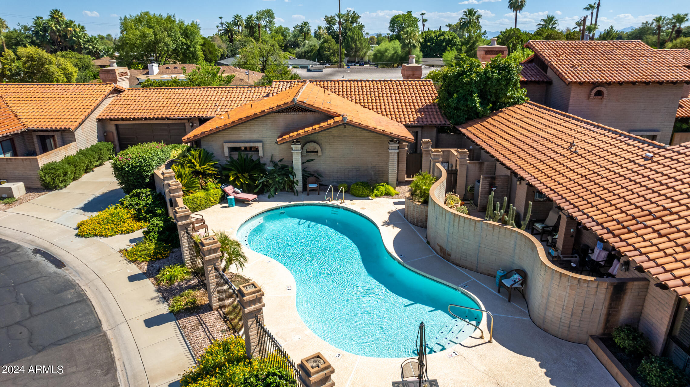 21 W ROYAL PALM Road