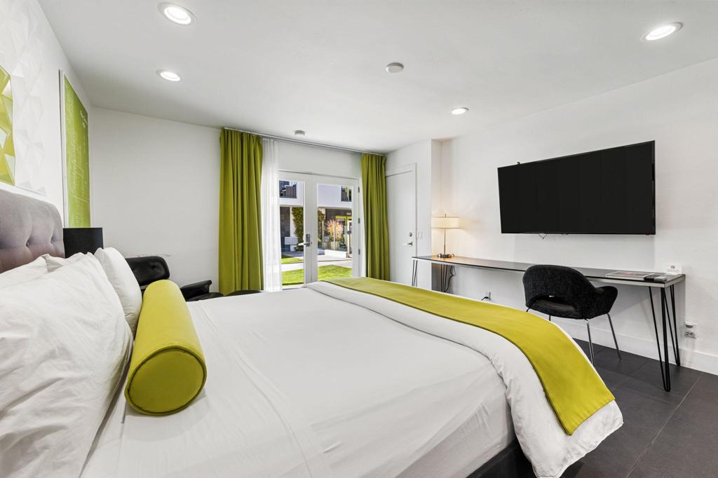 950 Indian Canyon Drive